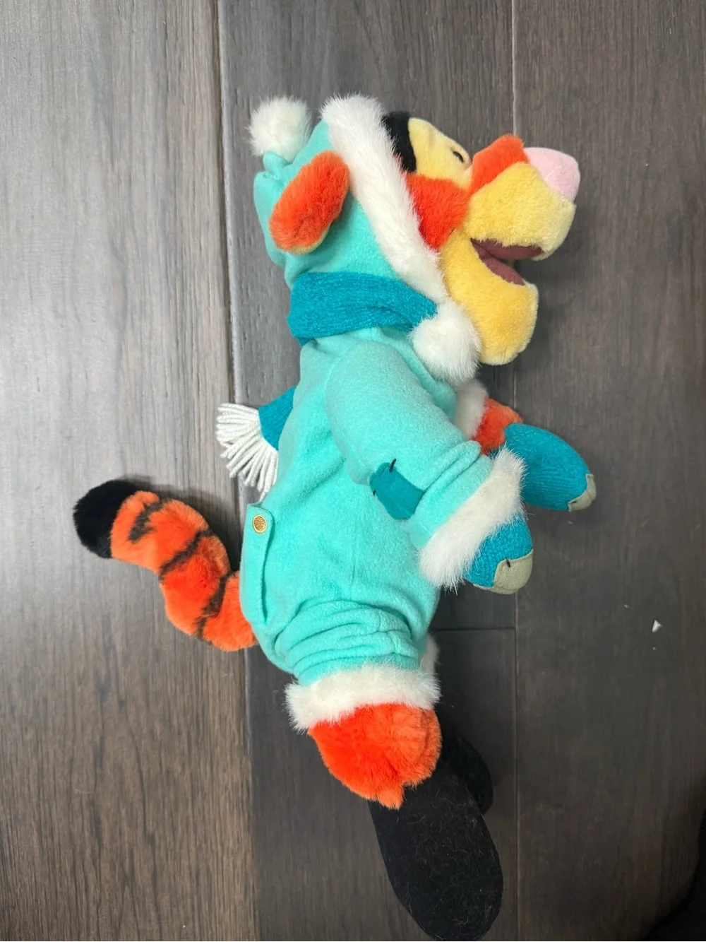 2000s Disney World exclusive Tigger winter holiday plush stuffy